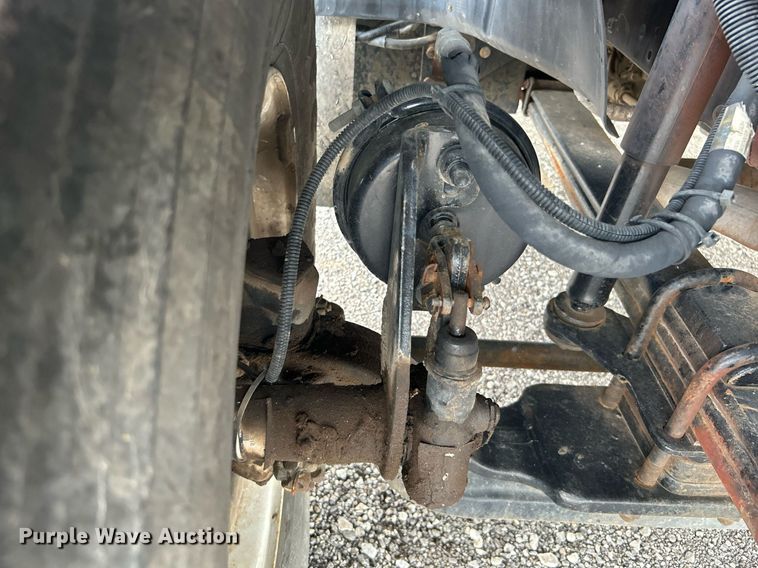 image for item LV9048 2006 Chevrolet C7500  bucket truck