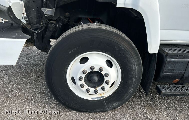 image for item LV9048 2006 Chevrolet C7500  bucket truck