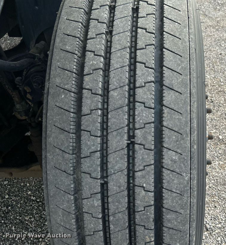 image for item LV9048 2006 Chevrolet C7500  bucket truck