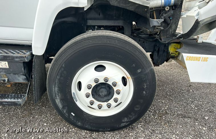 image for item LV9048 2006 Chevrolet C7500  bucket truck