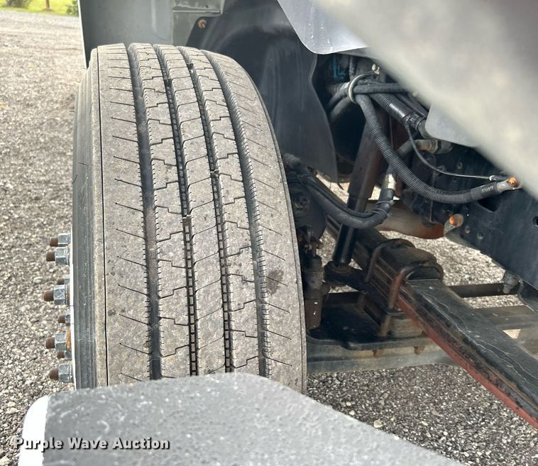 image for item LV9048 2006 Chevrolet C7500  bucket truck