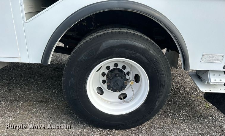 image for item LV9048 2006 Chevrolet C7500  bucket truck