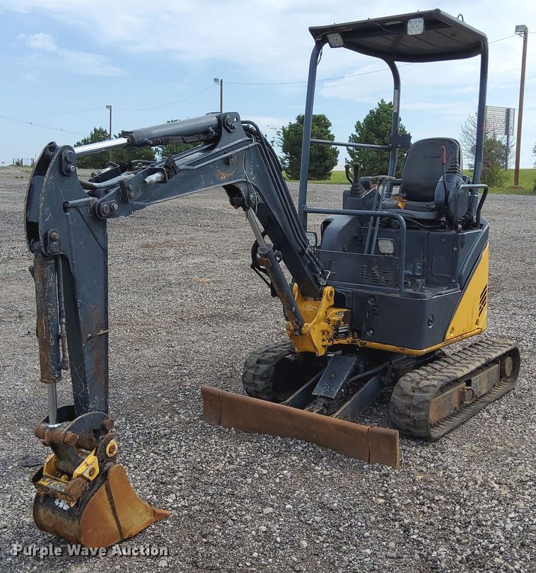 image for item LV9050 2011 John Deere 17D  mini excavator