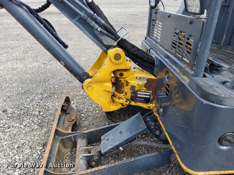 image for item LV9050 2011 John Deere 17D  mini excavator