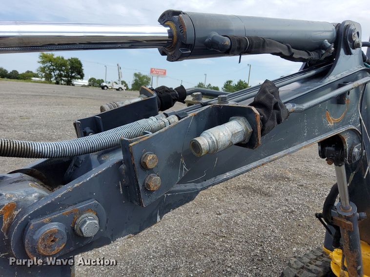 image for item LV9050 2011 John Deere 17D  mini excavator