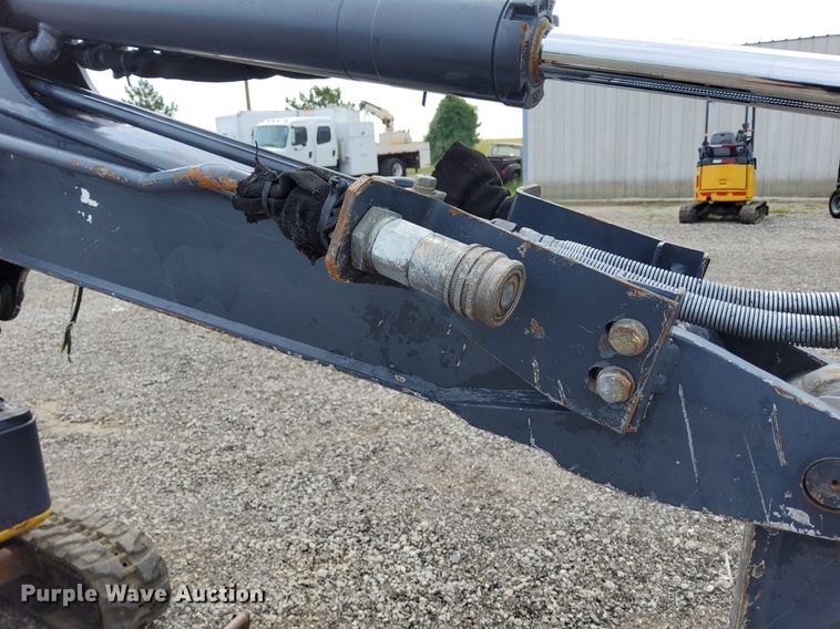 image for item LV9050 2011 John Deere 17D  mini excavator