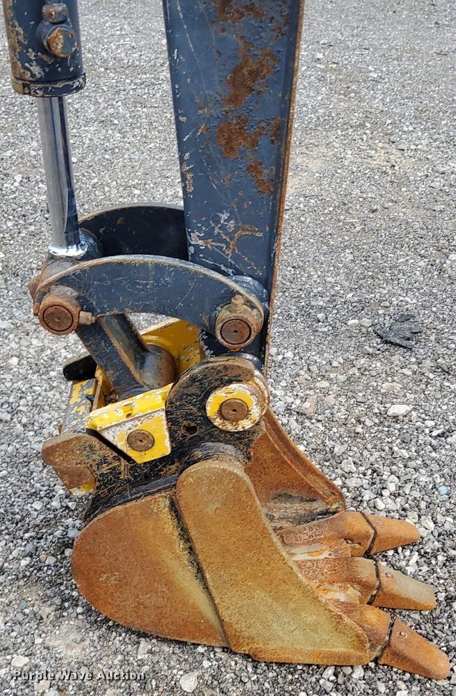 image for item LV9050 2011 John Deere 17D  mini excavator