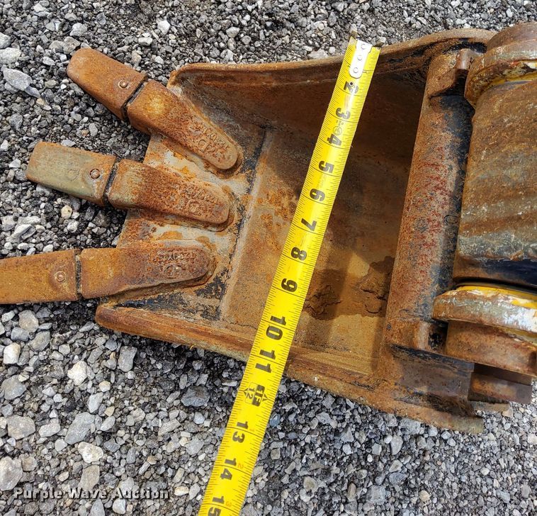 image for item LV9050 2011 John Deere 17D  mini excavator