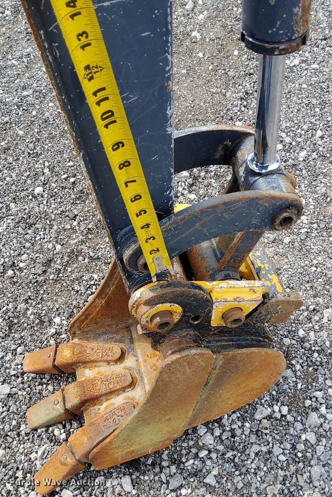 image for item LV9050 2011 John Deere 17D  mini excavator