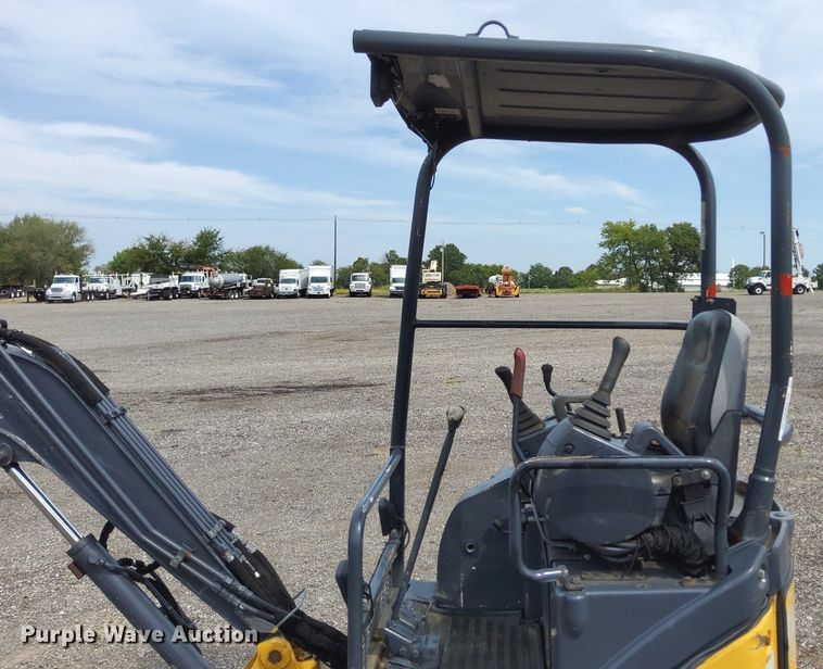 image for item LV9050 2011 John Deere 17D  mini excavator
