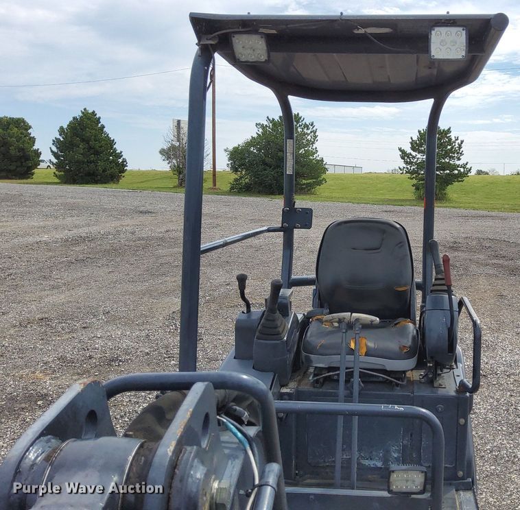 image for item LV9050 2011 John Deere 17D  mini excavator