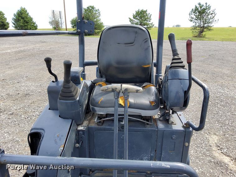 image for item LV9050 2011 John Deere 17D  mini excavator