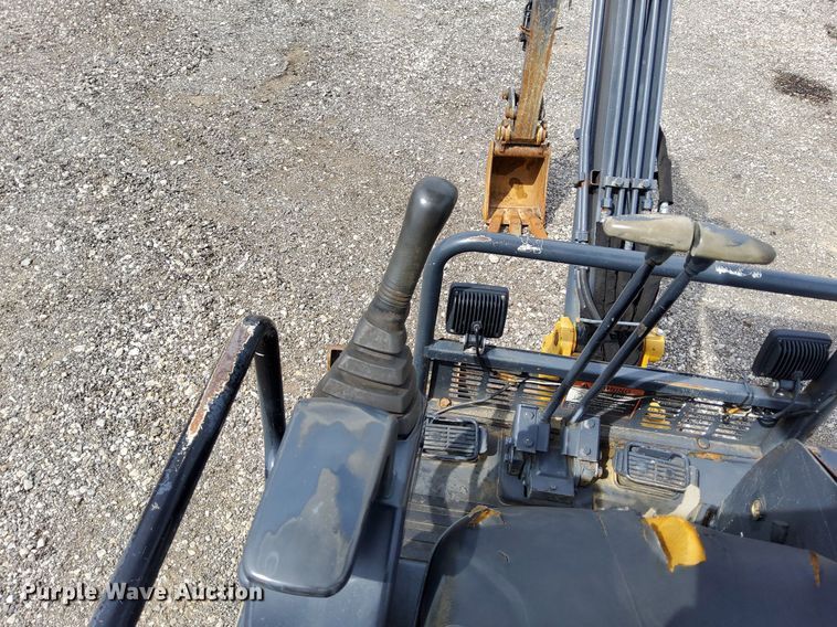 image for item LV9050 2011 John Deere 17D  mini excavator