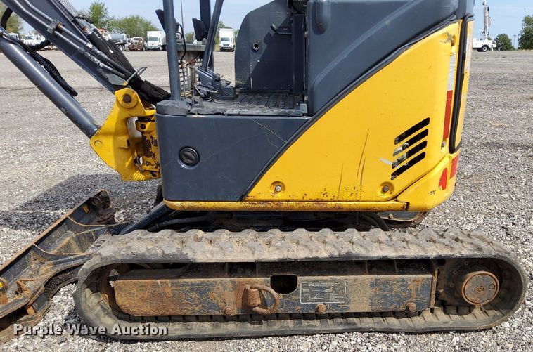 image for item LV9050 2011 John Deere 17D  mini excavator