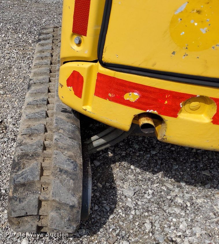 image for item LV9050 2011 John Deere 17D  mini excavator