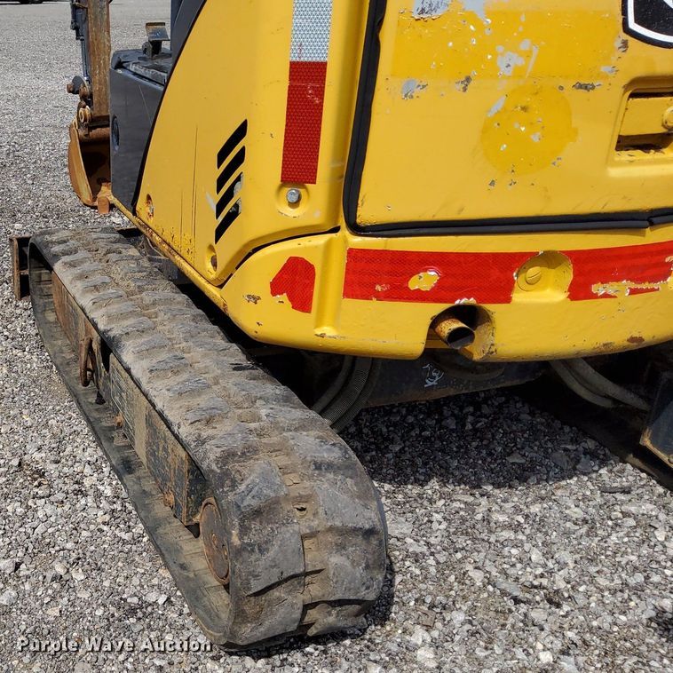 image for item LV9050 2011 John Deere 17D  mini excavator