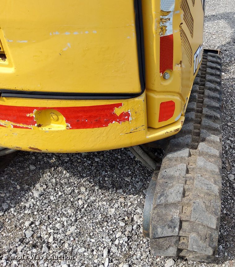 image for item LV9050 2011 John Deere 17D  mini excavator