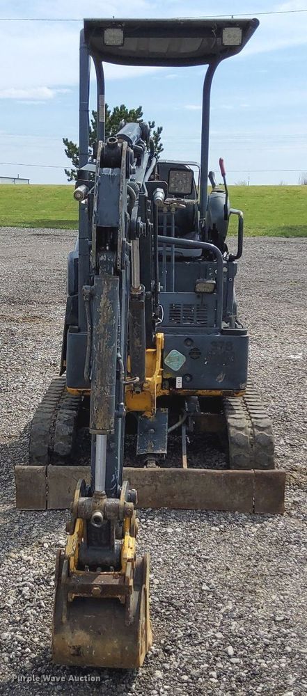 image for item LV9057 2010 John Deere 17D  mini excavator