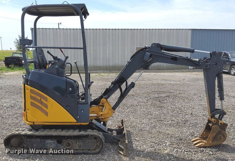 image for item LV9057 2010 John Deere 17D  mini excavator