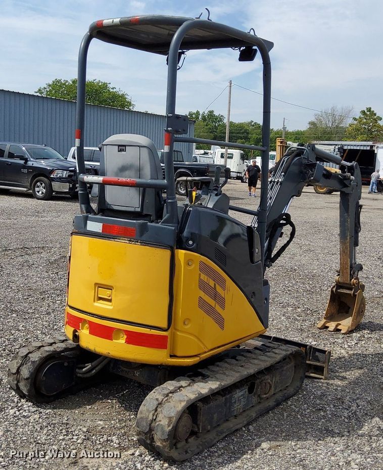 image for item LV9057 2010 John Deere 17D  mini excavator