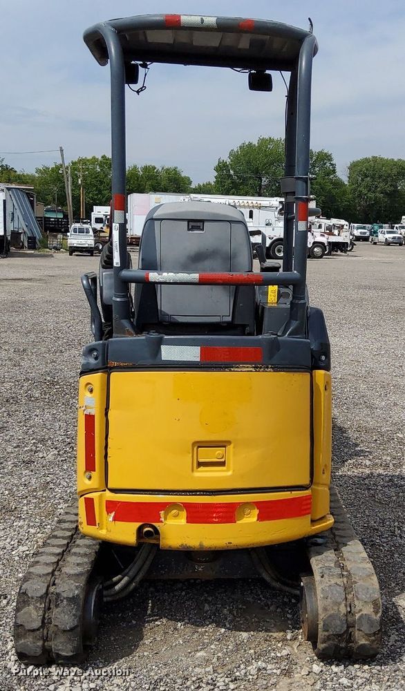 image for item LV9057 2010 John Deere 17D  mini excavator