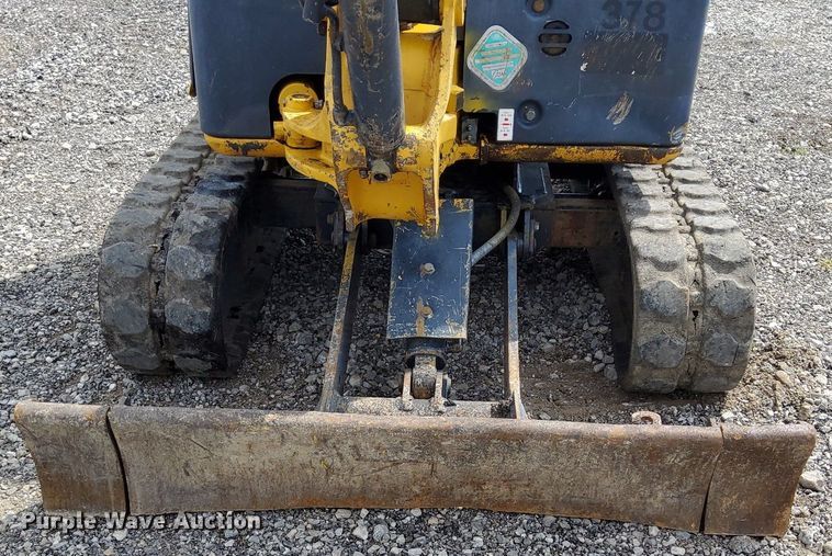 image for item LV9057 2010 John Deere 17D  mini excavator