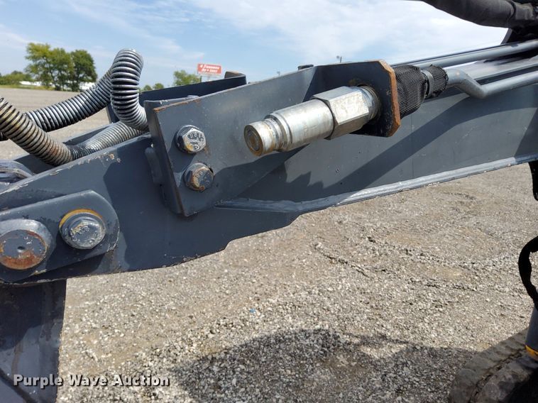 image for item LV9057 2010 John Deere 17D  mini excavator