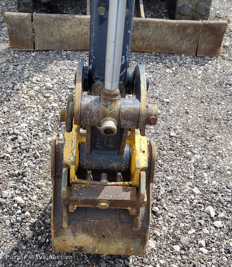 image for item LV9057 2010 John Deere 17D  mini excavator