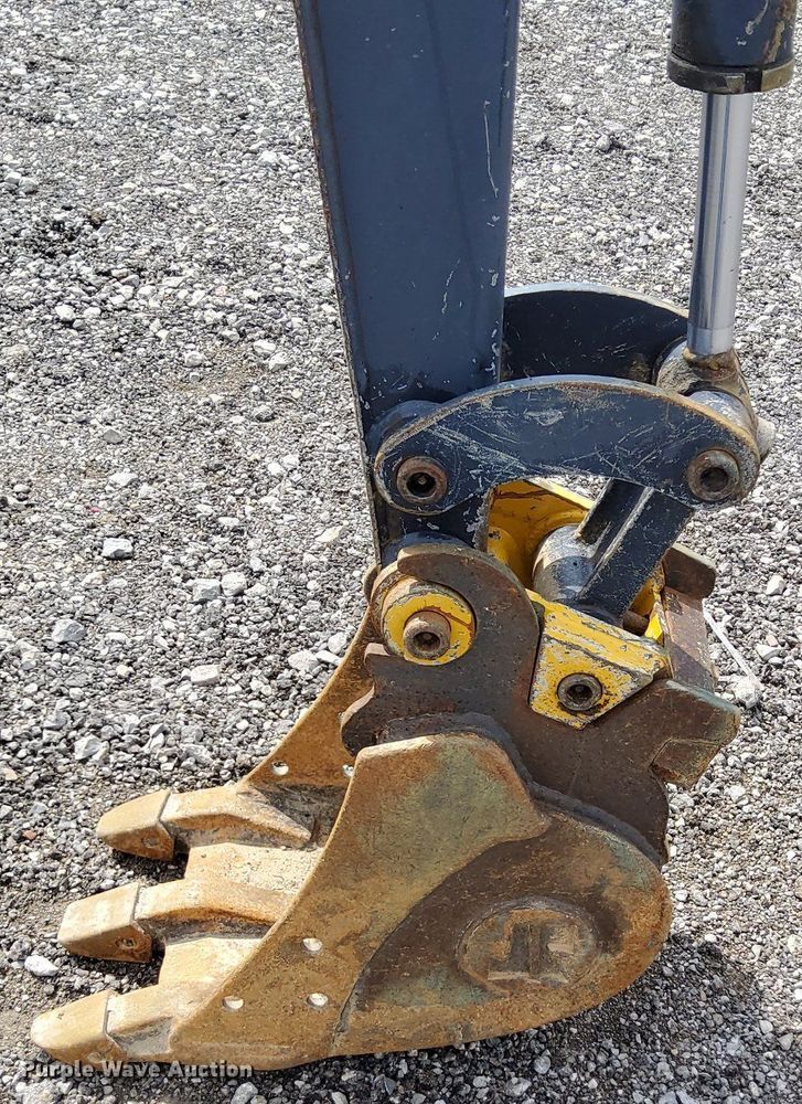 image for item LV9057 2010 John Deere 17D  mini excavator