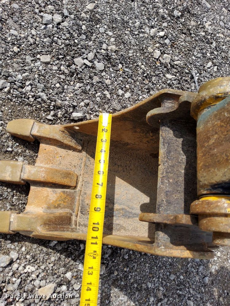 image for item LV9057 2010 John Deere 17D  mini excavator