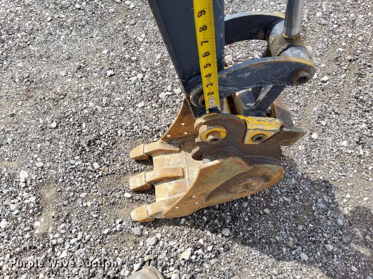 image for item LV9057 2010 John Deere 17D  mini excavator