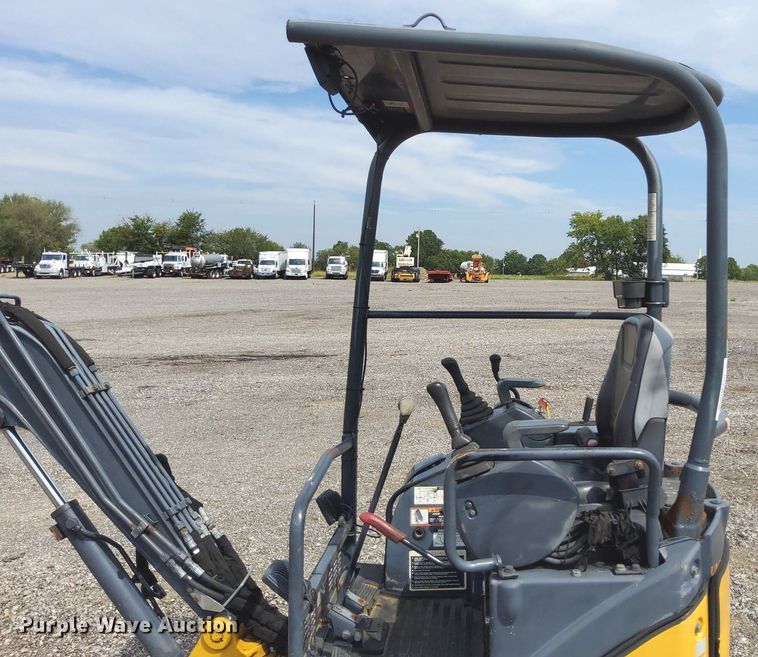 image for item LV9057 2010 John Deere 17D  mini excavator