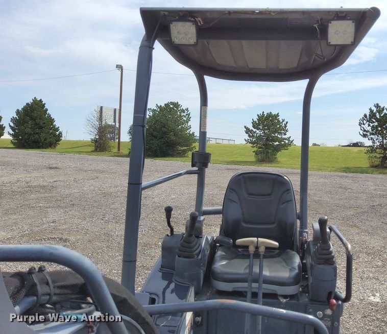 image for item LV9057 2010 John Deere 17D  mini excavator