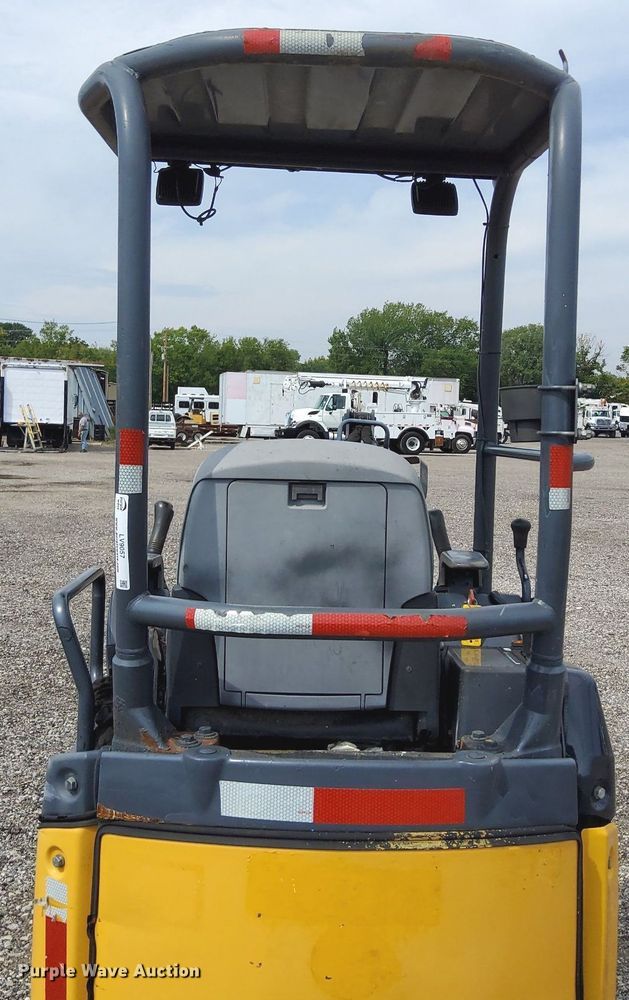 image for item LV9057 2010 John Deere 17D  mini excavator