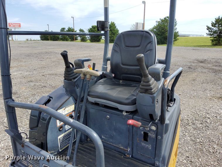 image for item LV9057 2010 John Deere 17D  mini excavator