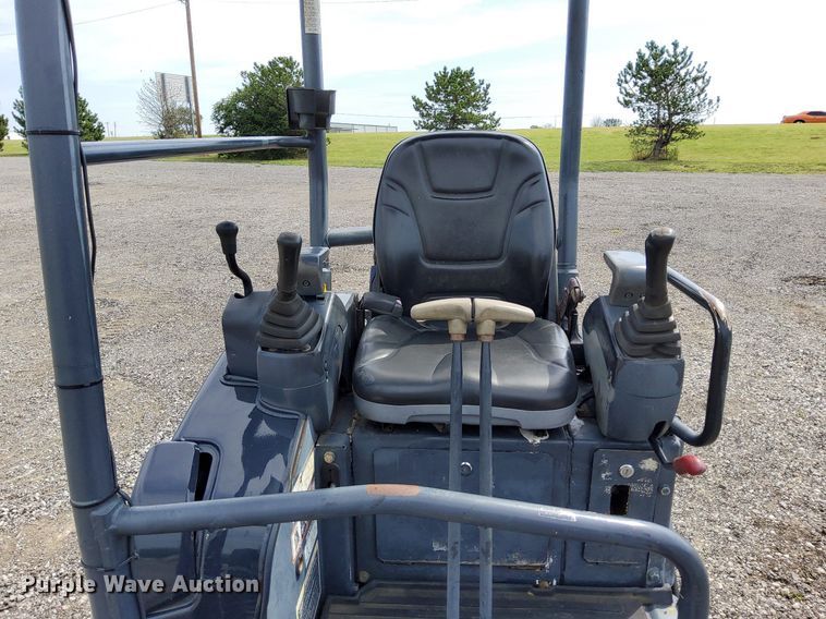 image for item LV9057 2010 John Deere 17D  mini excavator