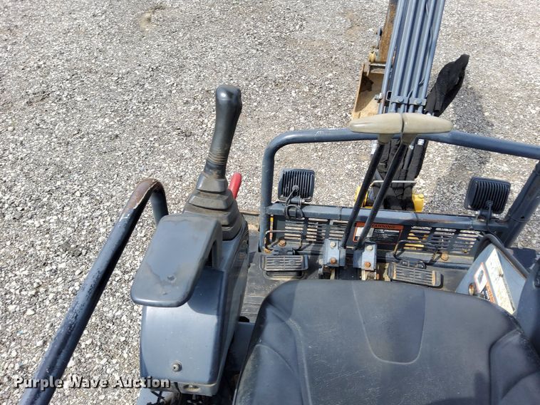 image for item LV9057 2010 John Deere 17D  mini excavator