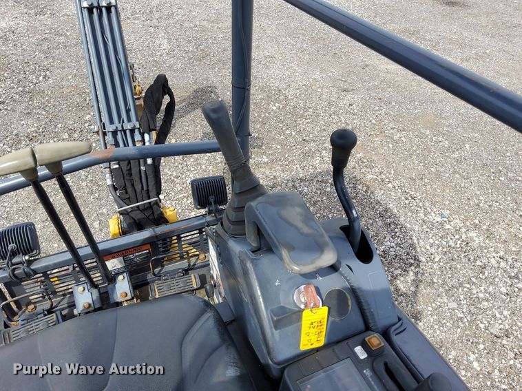 image for item LV9057 2010 John Deere 17D  mini excavator