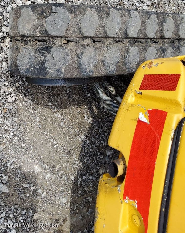 image for item LV9057 2010 John Deere 17D  mini excavator