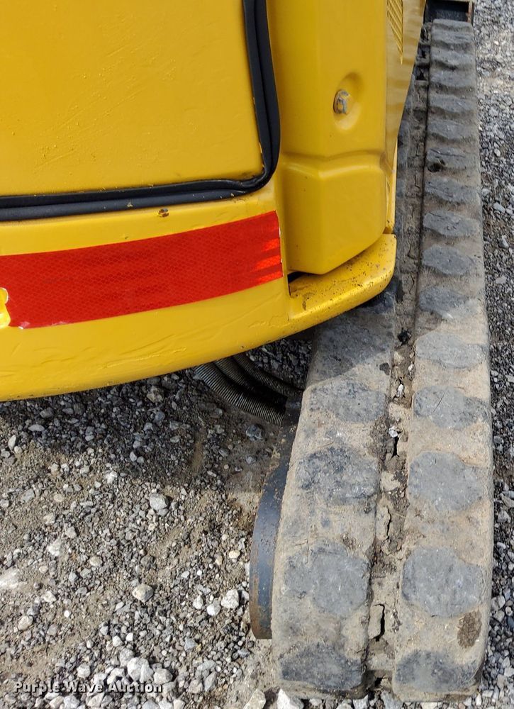 image for item LV9057 2010 John Deere 17D  mini excavator