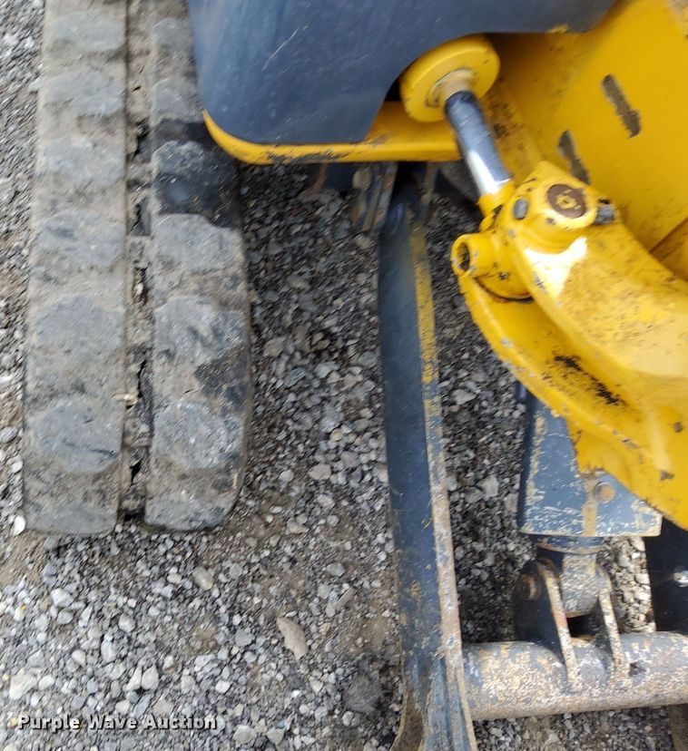 image for item LV9057 2010 John Deere 17D  mini excavator