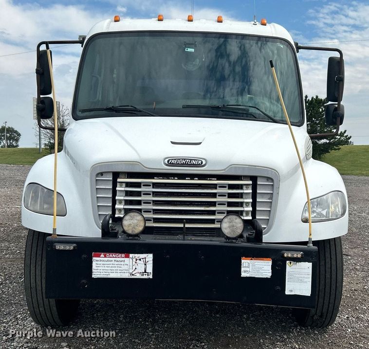 image for item LV9059 2007 Freightliner Business Class M2  crane truck