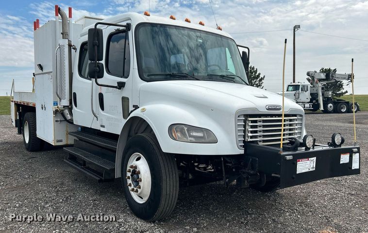 image for item LV9059 2007 Freightliner Business Class M2  crane truck