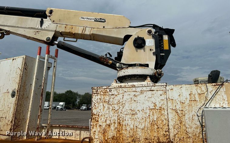 image for item LV9059 2007 Freightliner Business Class M2  crane truck