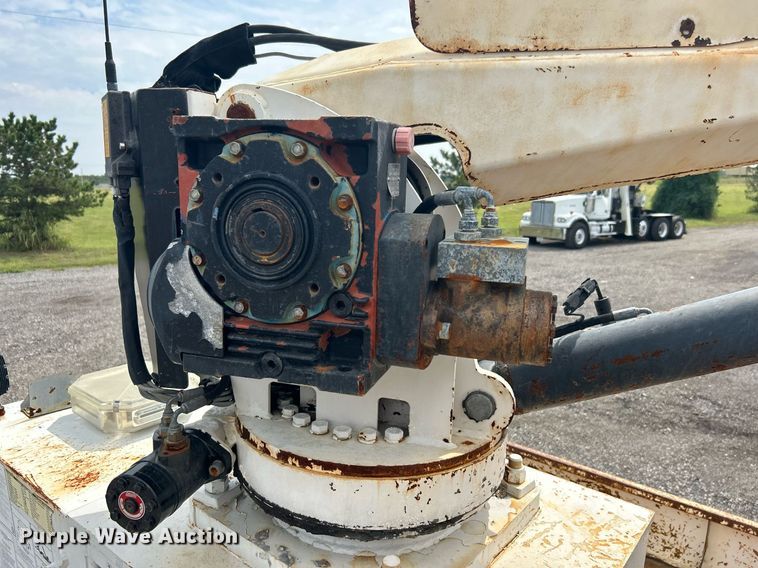 image for item LV9059 2007 Freightliner Business Class M2  crane truck