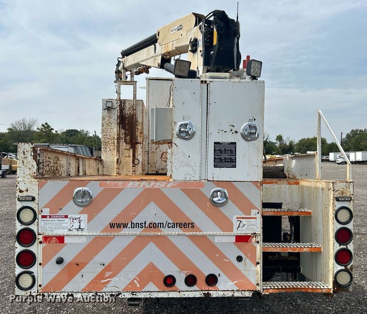 image for item LV9059 2007 Freightliner Business Class M2  crane truck