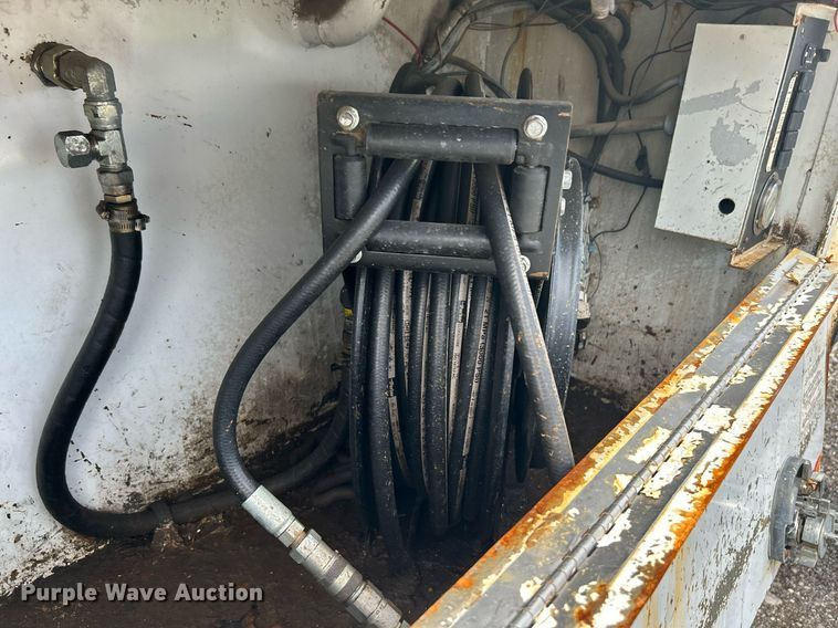 image for item LV9059 2007 Freightliner Business Class M2  crane truck