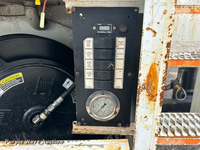 image for item LV9059 2007 Freightliner Business Class M2  crane truck