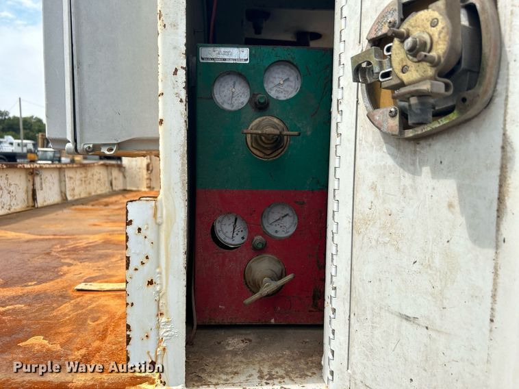 image for item LV9059 2007 Freightliner Business Class M2  crane truck