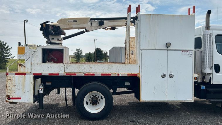 image for item LV9059 2007 Freightliner Business Class M2  crane truck